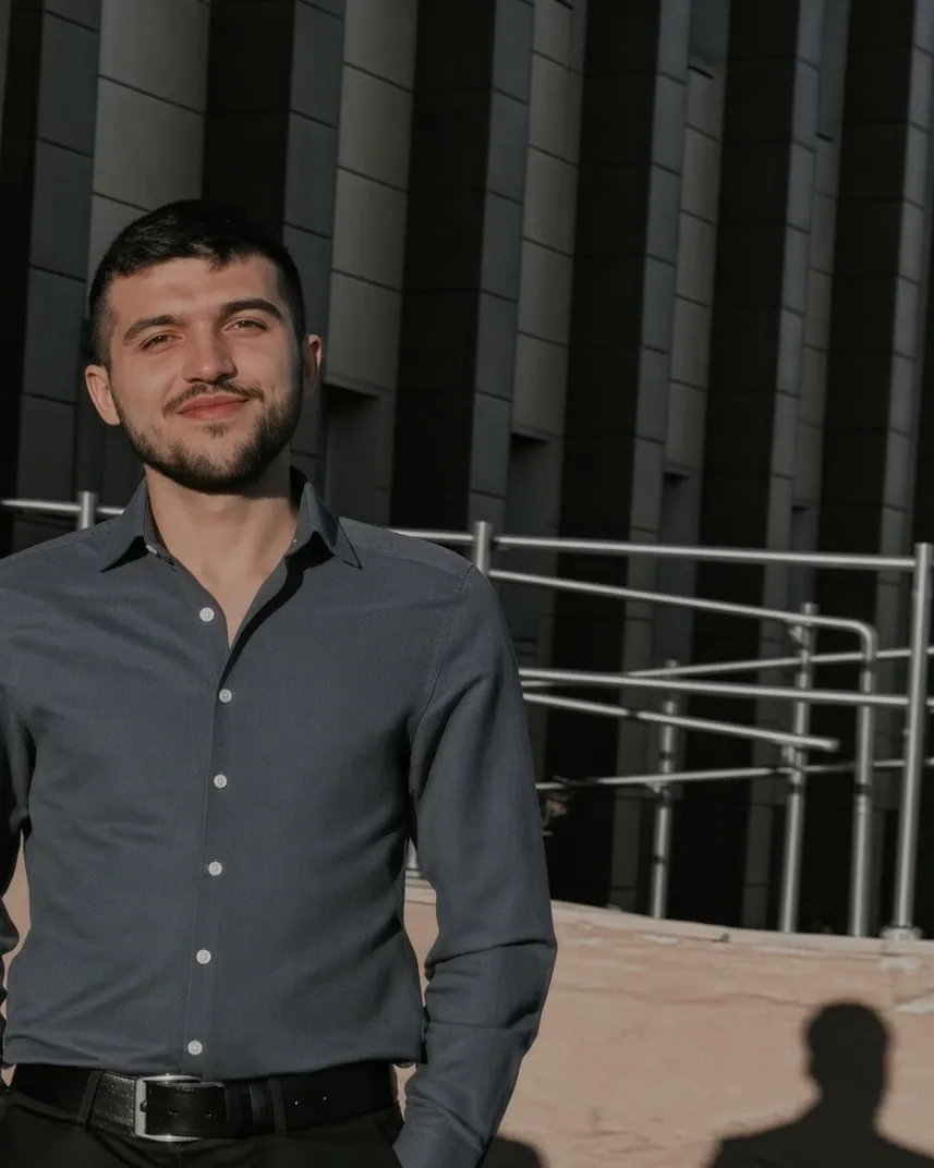 Alican Tuzluca — Dış Mekan Portresi